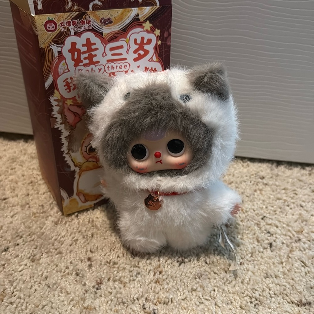 Baby Three Whose cat is this? Keychain plush